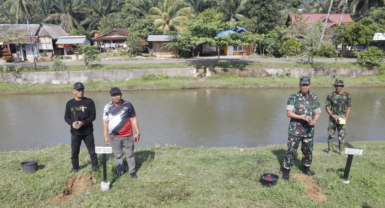 Kegiatan Karya Bakti TNI