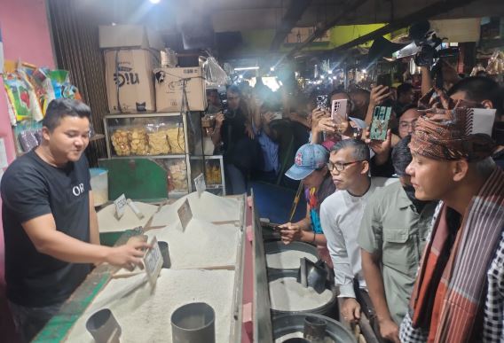 Ganjar Pranowo Blusukan Pasar Kranggan Mas