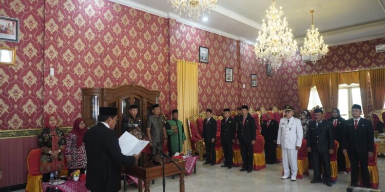 Pejabat Eselon II dan III