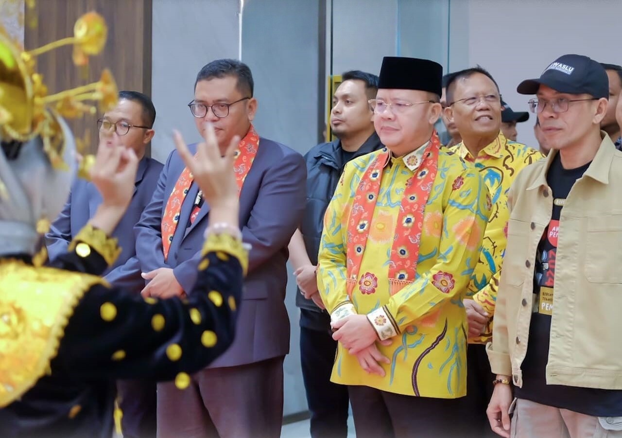 Gubernur Rohidin Mersyah