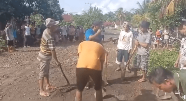 Gotong Royong Desa Dusun Baru