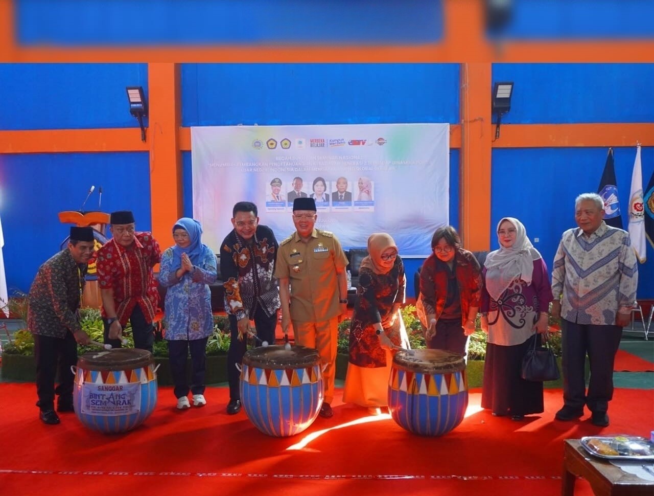 Gubernur Rohidin Mersyah