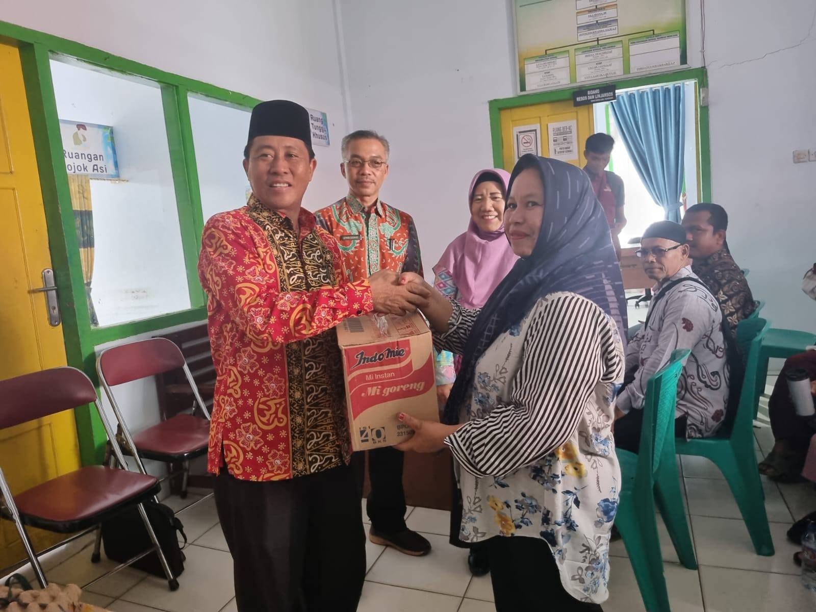 Bantuan sembako janda fakir miskin Mukomuko