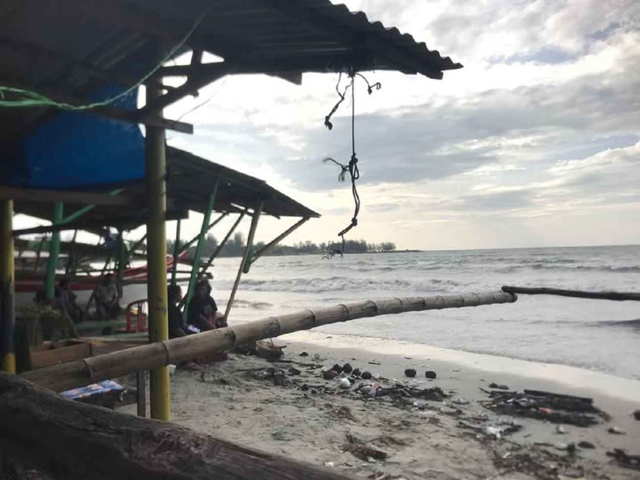 Pantai Jakat cuaca ekstrem