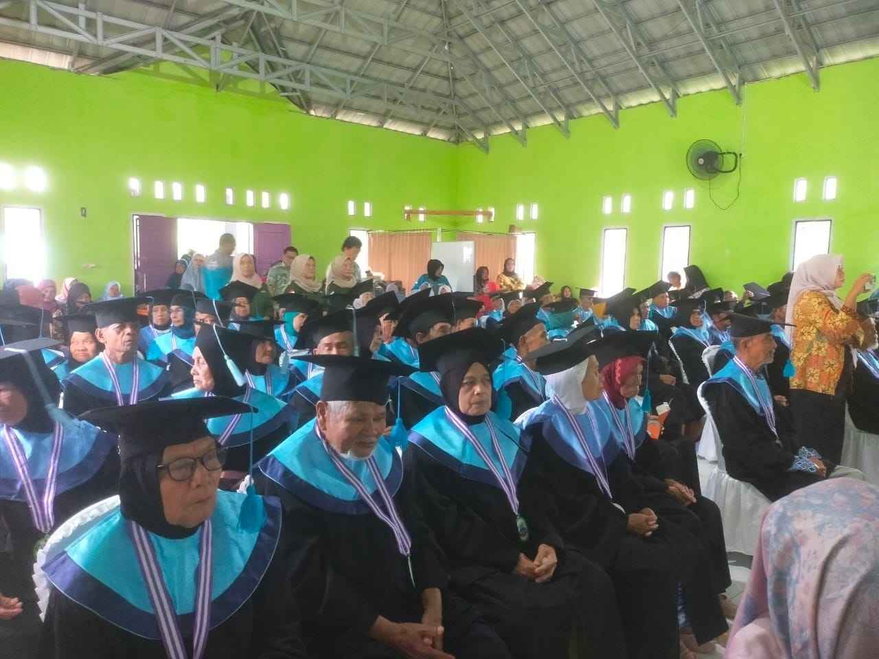 Wisuda Sekolah Lansia Seluma