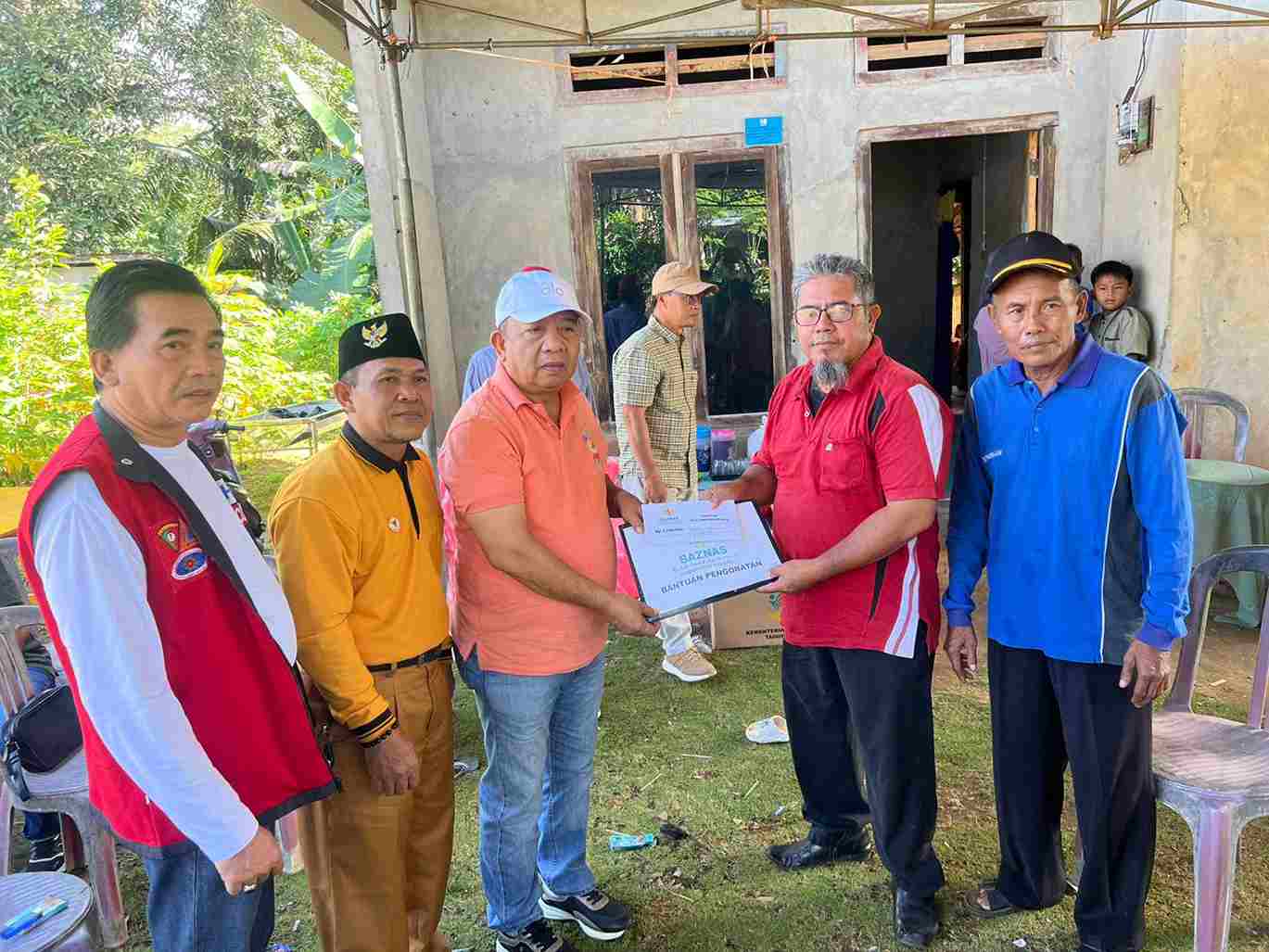 Bantuan untuk korban kebakaran Desa Sari Mulyo