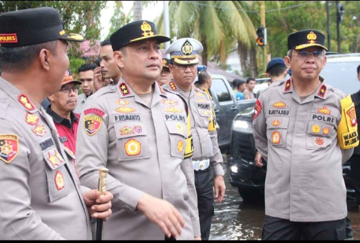 Bantu Korban Banjir Mempawah