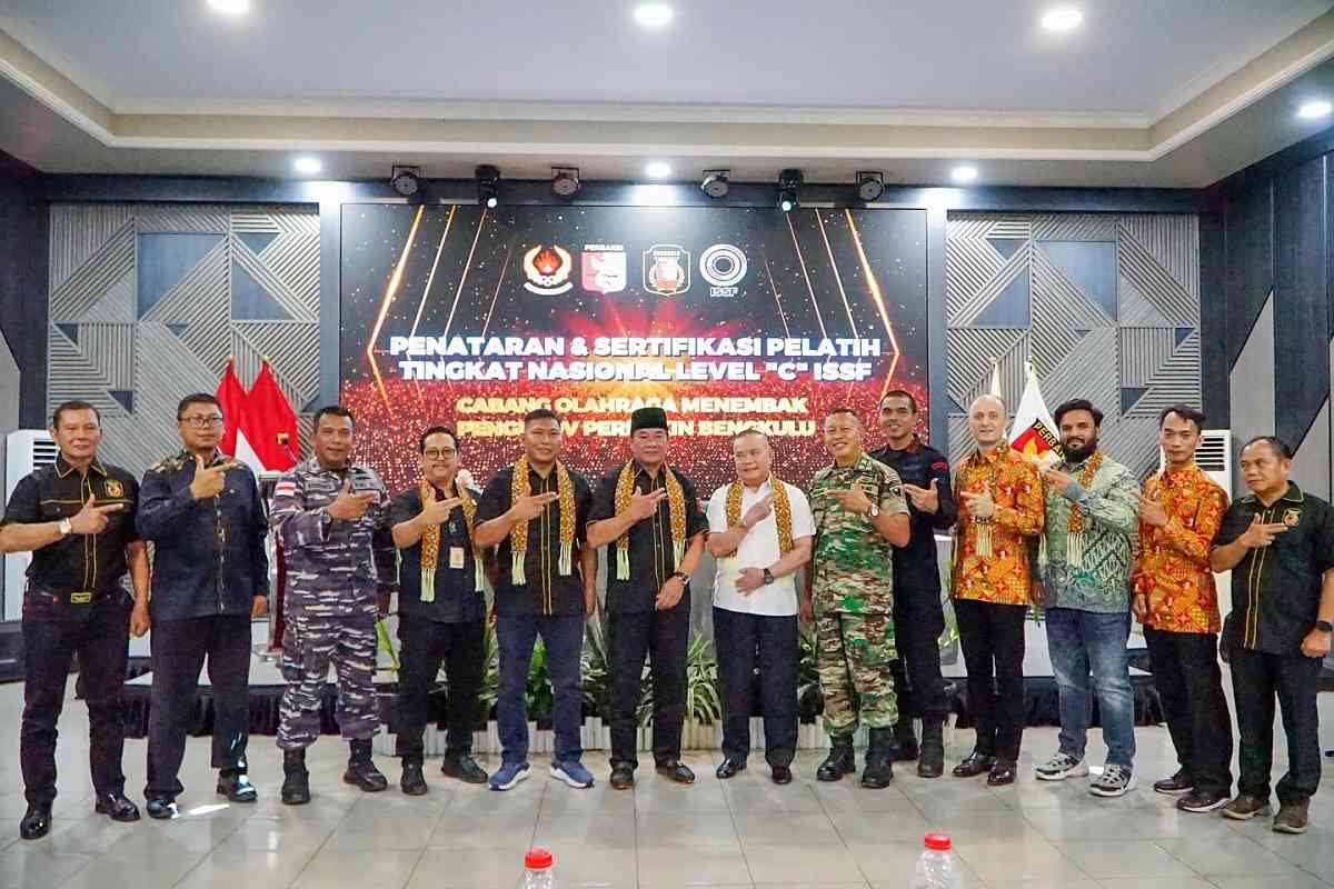 Pelatih Menembak Perbakin Bengkulu