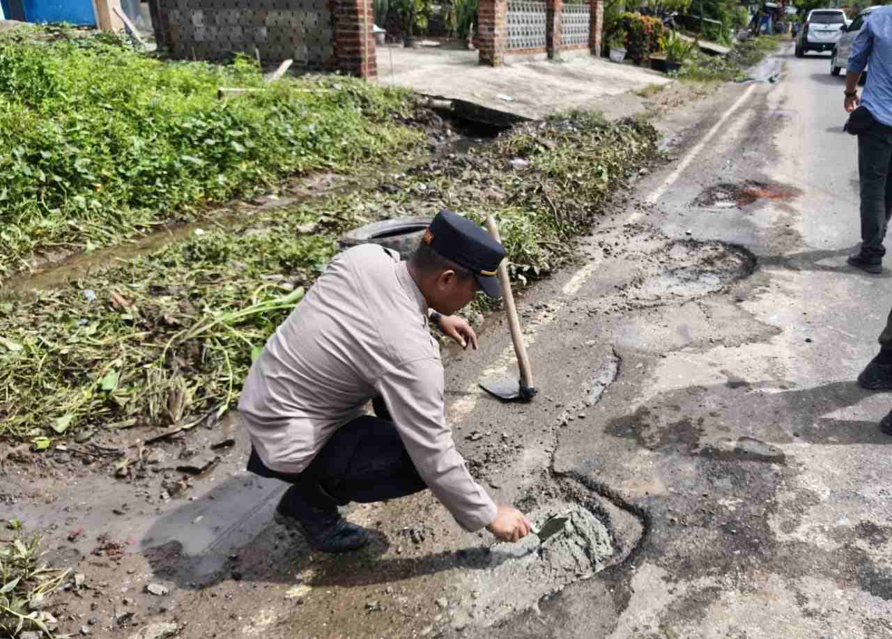 Perbaiki Jalan Berlubang