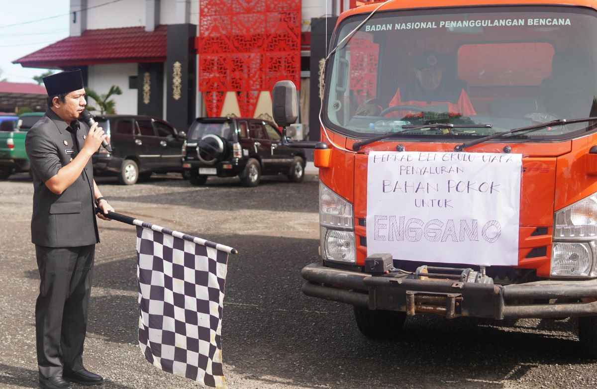 Bantuan Logistik Warga Enggano