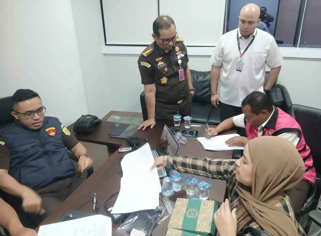 Eks Kajari Enrekang Ditahan