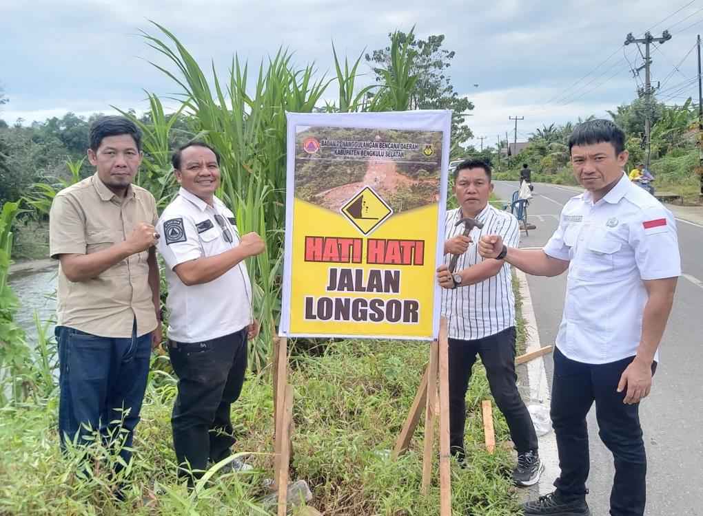 BPBD Bengkulu Selatan Pasang Rambu Longsor di Seginim, Warga Diminta Waspada